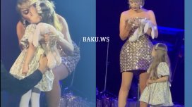 Bakıda müğənni Sılaya fanatı Sıla bahalı qolbağ hədiyyə etdi - VİDEO
