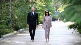 Prezident və birinci xanım Heydər Əliyevin məzarını ziyarət etdi - FOTO