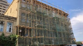 Bakıda təmir zamanı tarixi abidəyə zərər vuruldu, yağış suyu evlərə doldu - FOTO