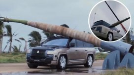 Yeni dayanıqlılıq standartı: "BYD U8"in damına bir ton taxta töküldü - VİDEO