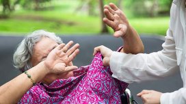 
Təzyiqdən öldüyü deyilən qadın qətlə yetirilibmiş- Gəlinlə qardaşı tutuldu