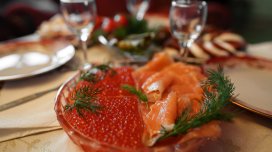 Həkim: Hamilə qadınlar kürü və az duzlu balıq yeyərkən diqqətli olmalıdır