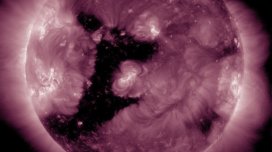 Alimlər Günəşdə böyük, qeyri-adi formalı koronal dəlik aşkar etdi