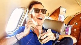 Özünü pilot kimi təqdim etdi, dünyanı pulsuz gəzdi