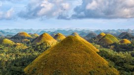 Təbiətin rəng dəyişdirən təpələri: "Şokolad" və arxasındakı qanlı tarix - FOTO