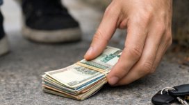 Yerdən tapdığı pulu qaytarmayıb xərcləyən şəxslər cəzalandırılır? &ndash; Hüquqşünas açıqladı