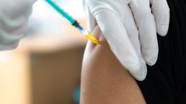 Alimlər: Xəstəlik peyvəndin yan təsirlərindən daha az qorxu yaradır