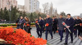 ƏƏSMN kollektivi Xocalı soyqırımı abidəsini ziyarət edib