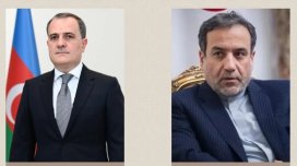 Ceyhun Bayramov Abbas Əraqçiyə Əli Xameneinin və mülki insanların ölümü ilə bağlı başsağlığı verib