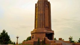 Gəncədə qadın Nizami məqbərəsində körpüdən yıxıldı
