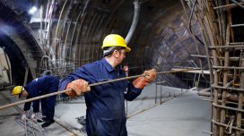 Metroda yeni piyada keçidi inşa olunur