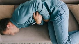 Qayınata təpiklə vurub kürəkəninin bağırsağını partlatdı