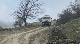 Qubanın Qonaqkəndində torpaq sürüşməsi olub, rayonla kəndləri birləşdirən yol sıradan çıxıb