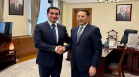 Hikmət Hacıyev Kayrat Sarıbayla görüşüb