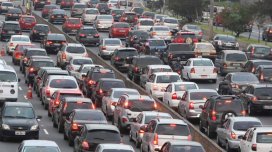 Avtomobillərin &ldquo;işğal etdiyi&rdquo; Bakı: Nə vaxta qədər tıxacda qalacaq?