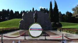 Latviya Prezidenti Heydər Əliyevin məzarını və Şəhidlər xiyabanını ziyarət etdi