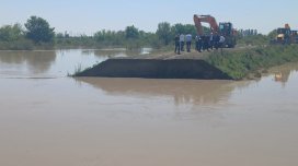 Kürdə suyun səviyyəsi artdı, Qarqar çayında bənd yarıldı - FOTO