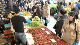 İstixana meyvələri bazarı zəbt etdi: Alıcılar necə aldadılır? - VİDEO