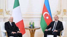 İlham Əliyev həmkarını təbrik etdi