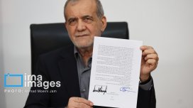 Pezeşkian tarixi sənədi belə imzaladı - FOTO