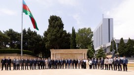 "AzerGold" QSC-nin fəaliyyətə başlamasının 10 illiyi münasibətilə Fəxri xiyaban və Şəhidlər xiyabanı ziyarət olundu - FOTO
