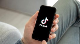 Tiktokerləri niyə &ldquo;qəhrəman&rdquo; edirik?
