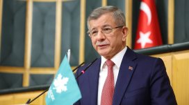 Əhməd Davudoğlu siyasətdən getdi
