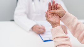 Parkinson xəstəliyinin qeyri-adi erkən əlaməti müəyyən edildi