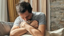 İnsanın emosional cəhətdən tükəndiyini göstərən 8 başqa ifadə