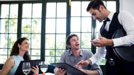 Kafe-restoranlarda təhsildən 5 dəfə çox pul xərcləyirik