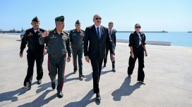 Prezident və birinci xanım Hərbi Dəniz Qüvvələrində oldu -FOTO