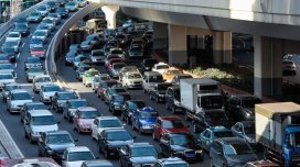 Daha çox avtomobil, daha çox tıxac: Bakı bu yükü daşıya biləcəkmi?