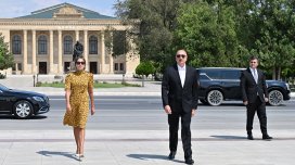 Prezident və birinci xanım Pir Ömər Sultan ziyarətgahında