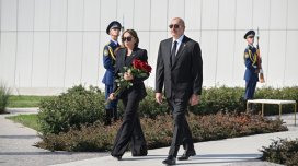 Prezident və birinci xanım Bakıdakı Zəfər parkında olub - FOTO