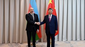İlham Əliyev Si Cinpini təbrik etdi
