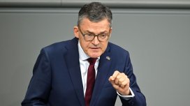Alman deputat: "Tramp Rusiyanı gücləndirir, Avropanı zəiflədir"