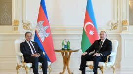İlham Əliyevin Kambocanın Baş naziri ilə məhdud tərkibdə görüşü oldu -FOTO