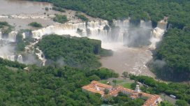 Argentinada məşhur şəlalələr bağlandı: Güclü El-Nino təhlükə yaratdı