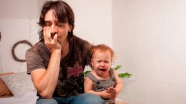 Uşaq doğulduqdan sonra atalarda depressiya yarana bilər - Psixoloq səbəbləri açıqladı