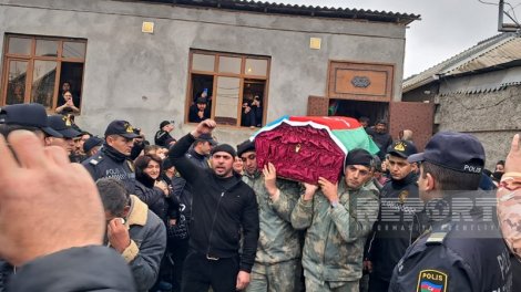 Qar uçqununda həlak olmuş əsgərimiz Bərdədə dəfn edildi - FOTO