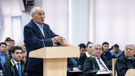 
Məhkəmədə zərərçəkmiş şəxs Madat Babayanı tanıdı: O, “sən türksən” deyib məni təpiklədi