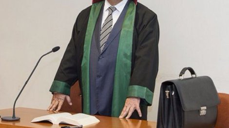 Azərbaycanda 2 vəkilə töhmət, 6-na xəbərdarlıq olundu