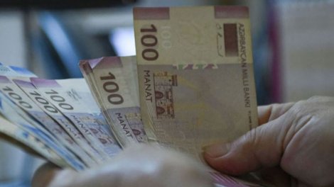 Azərbaycanda pul bazası apreldə 800 milyon manata yaxın azalıb