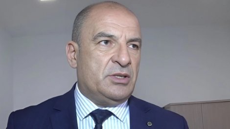 Qalmaqallı direktor işdən çıxarıldı