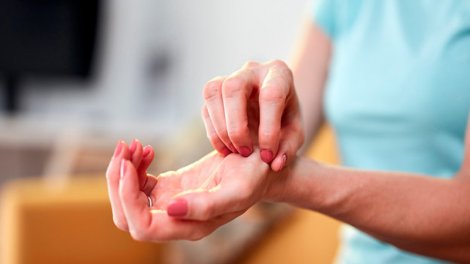 Ovuç içiniz qaşınır- Bu xalq əlamətinə deməkdir?