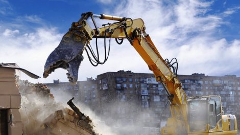 Bakıda söküntü zamanı insident: Şirkətin ekskavatoru yandırıldı - Həbs edilən var