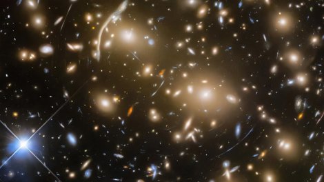 Astronomlar görünən Kainatın sərhədində onlarla sirli obyekt tapdı
