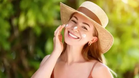 Dermatoloqdan yayda dərinizə parlaqlıq qatacaq 9 effektiv tövsiyə