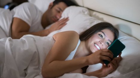 Sosial şəbəkələr xəyanət riskini çoxaldır