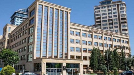 Nazirliyə məxsus yük maşını hərraca çıxarılır